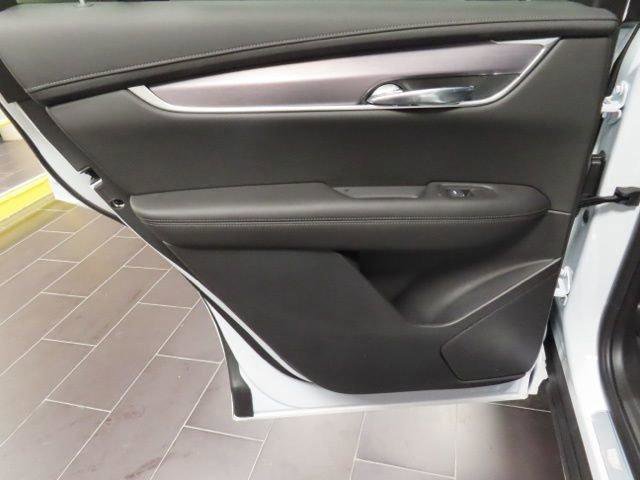New 2025 Cadillac XT6 Luxury image 12