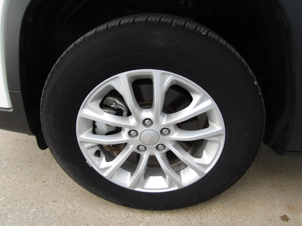 Used 2022 Jeep Cherokee Latitude Lux AWD/4WD image 27