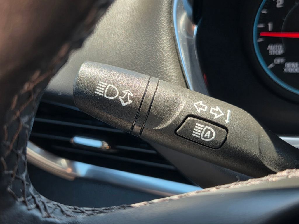 Certified 2023 Chevrolet Traverse LT FWD image 32