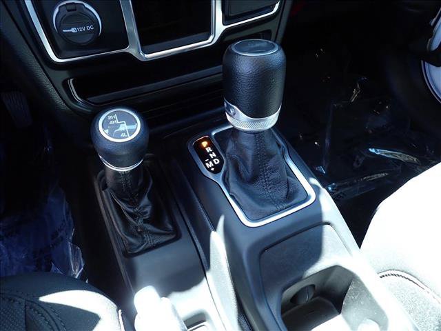 Used 2022 Jeep Wrangler Unlimited Sport AWD/4WD image 19
