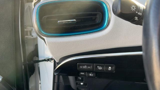 Used 2018 Toyota Prius Prime Advanced w/ Carpet Mat Package FWD image 8