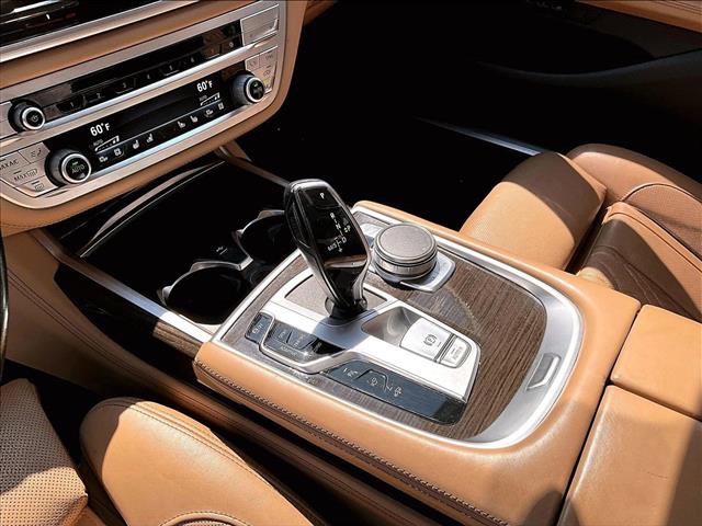 Used 2022 BMW 740i w/ Premium Package image 14
