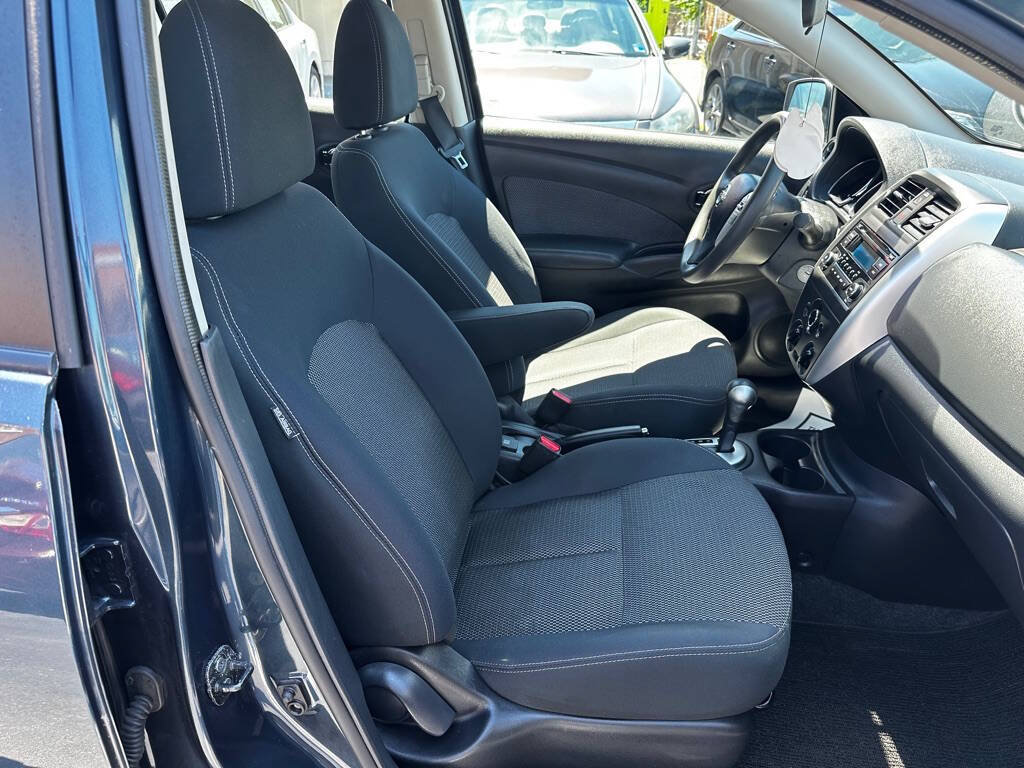 Used 2015 Nissan Versa SV FWD image 10