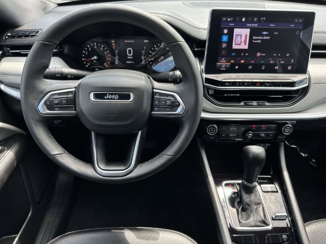 Used 2025 Jeep Compass Limited AWD/4WD image 2