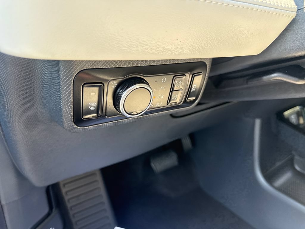 Used 2025 Ford Mustang Mach-E Premium AWD/4WD image 25