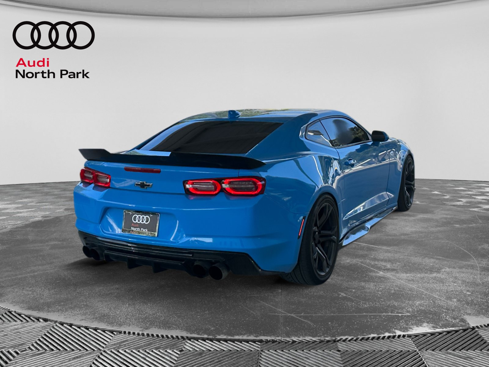 Used 2023 Chevrolet Camaro LT w/ Technology Package RWD image 5