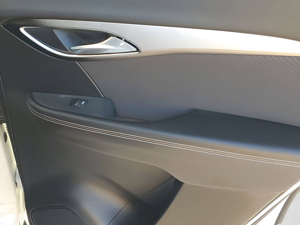 Used 2025 Buick Envision Sport Touring image 43