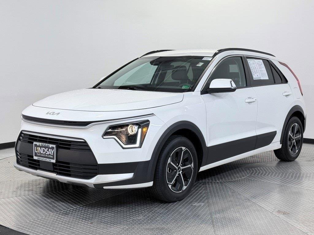 Used 2023 Kia Niro EX image 3