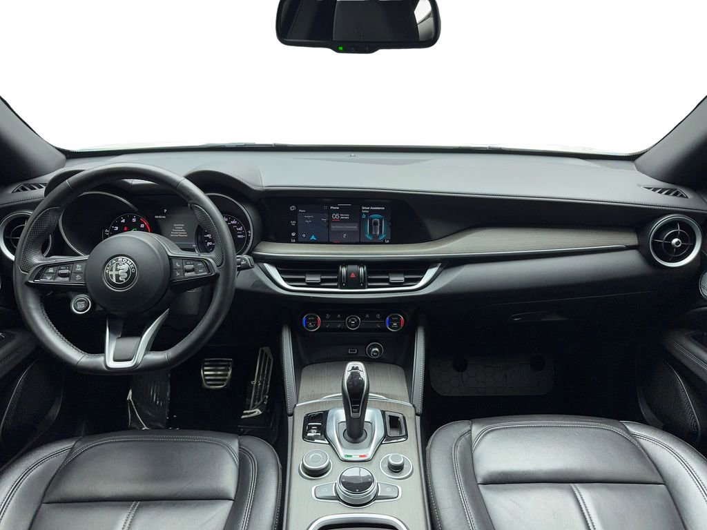 Used 2022 Alfa Romeo Stelvio Ti AWD/4WD image 11