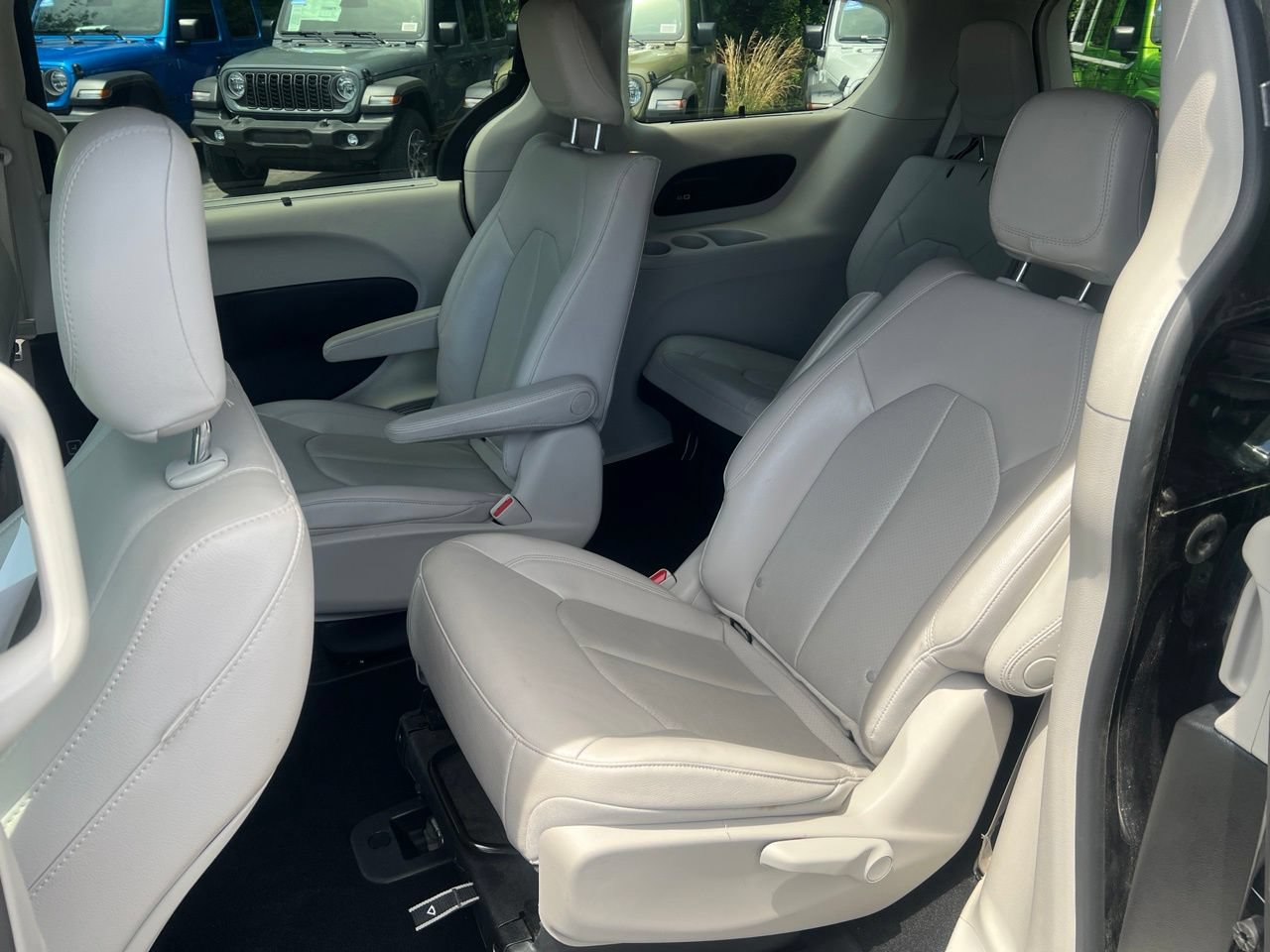 Used 2021 Chrysler Pacifica Touring-L FWD image 19