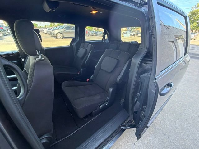 Used 2017 Dodge Grand Caravan SE FWD image 31