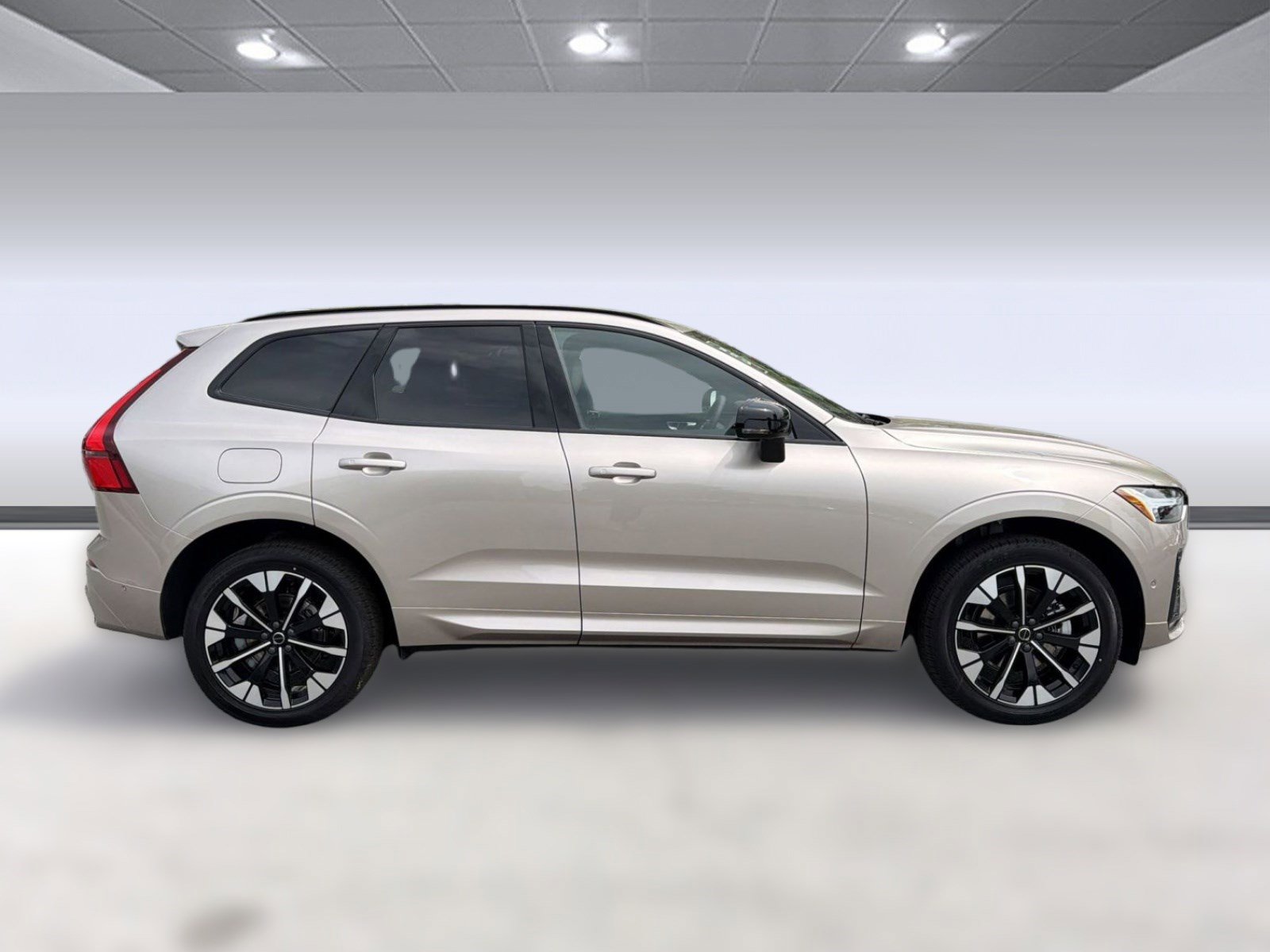 New 2026 Volvo XC60 B5 Plus w/ Protection Package Premier AWD/4WD image 8