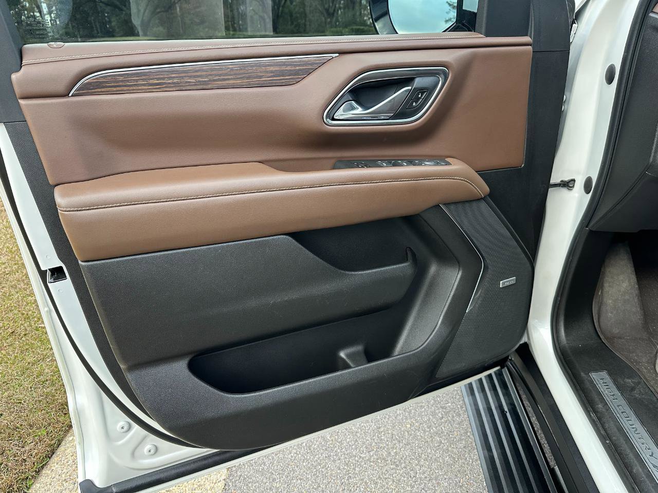 Used 2021 Chevrolet Suburban High Country RWD image 9