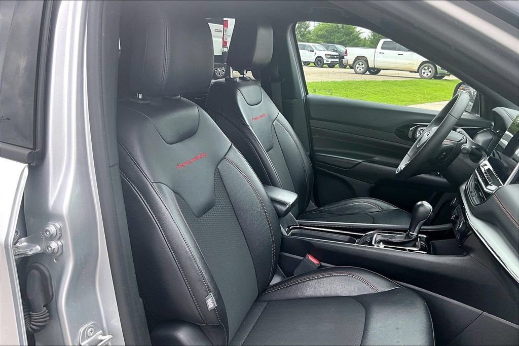 Used 2025 Jeep Compass Trailhawk AWD/4WD image 7