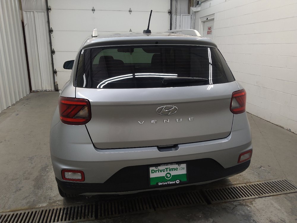 Used 2023 Hyundai Venue SEL FWD image 6