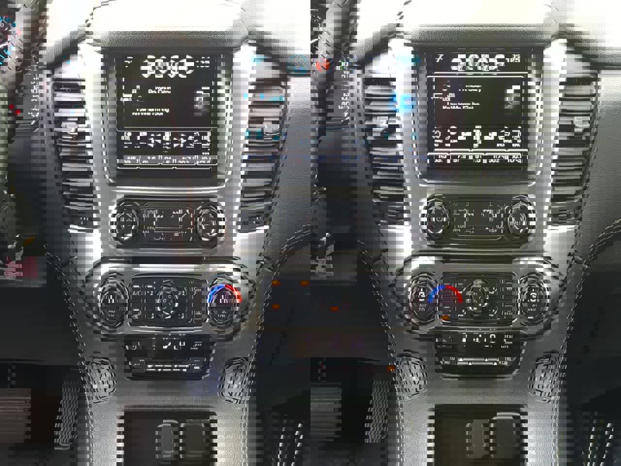 Used 2019 Chevrolet Suburban LT image 27