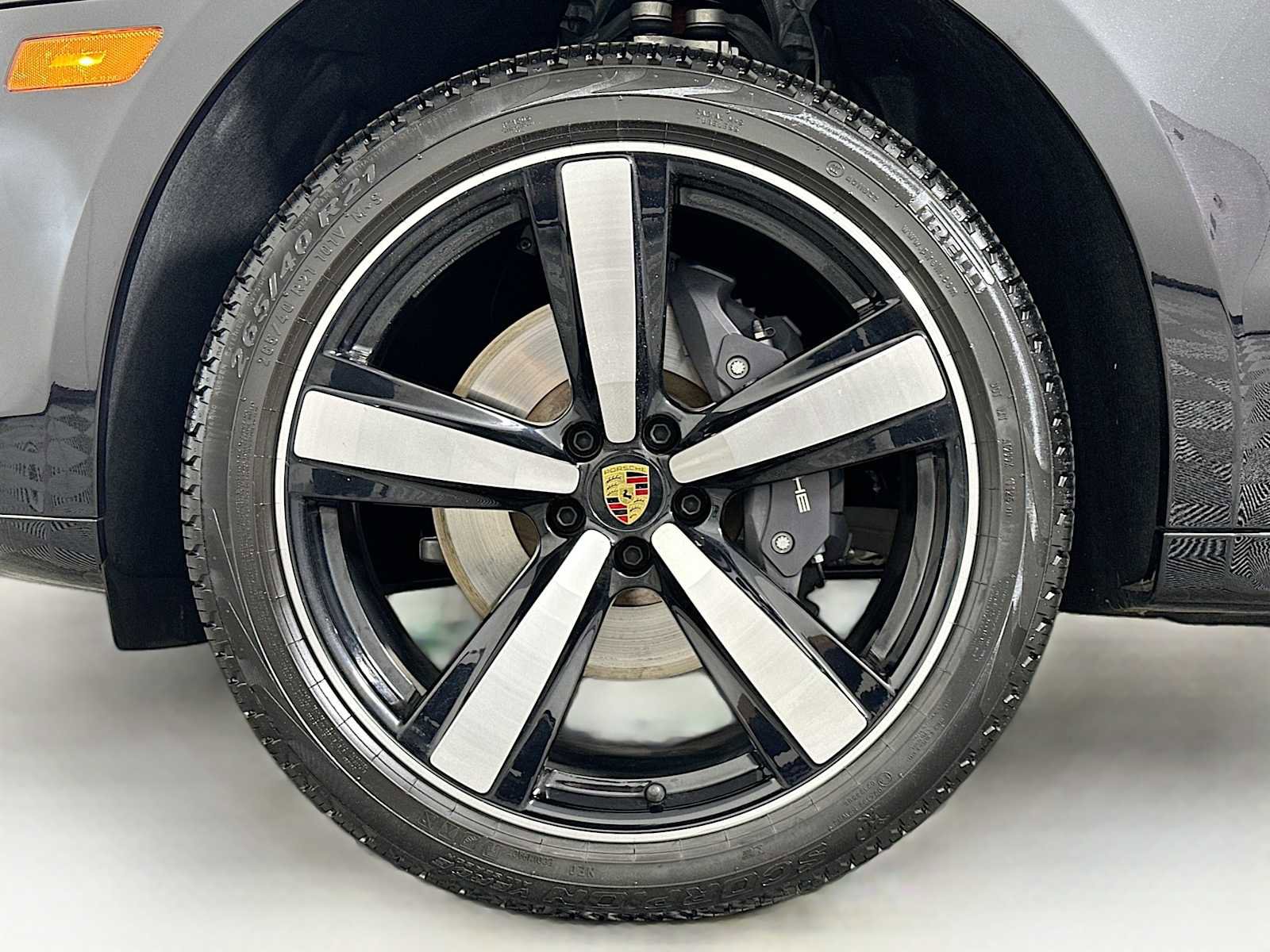 Certified 2025 Porsche Macan image 33