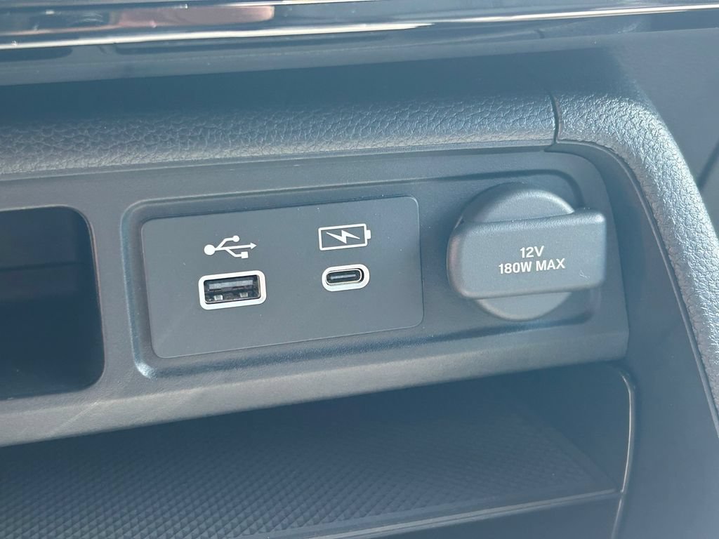 Used 2025 Honda Pilot Black Edition image 34