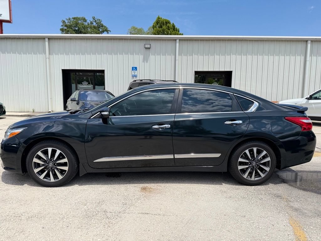 Used 2016 Nissan Altima 2.5 SV w/ Convenience Package FWD image 2