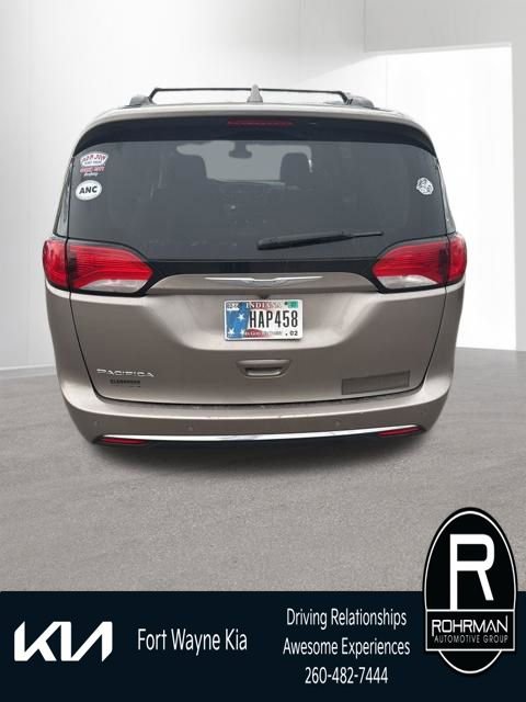 Used 2017 Chrysler Pacifica Touring-L Plus w/ Tire & Wheel Group image 5