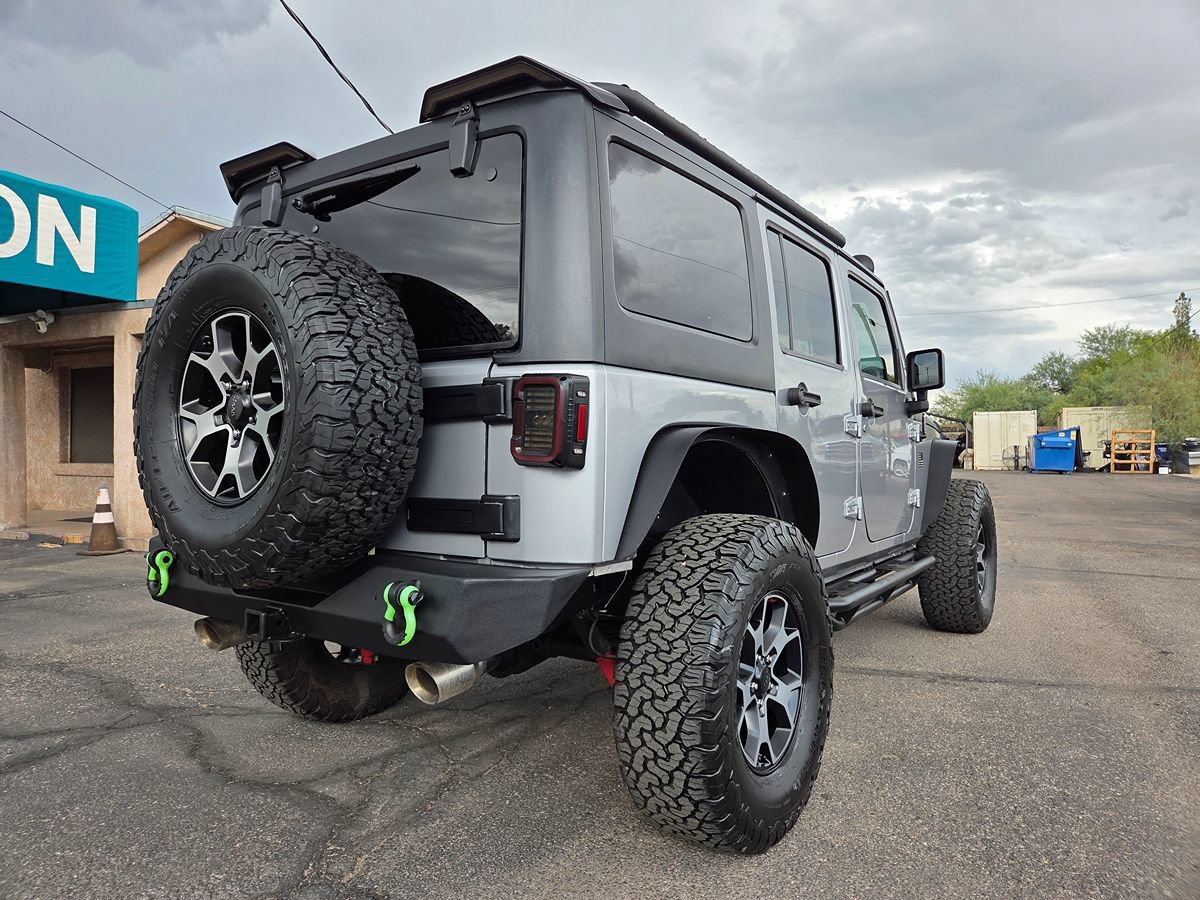 Used 2018 Jeep Wrangler Unlimited Sahara w/ Connectivity Group AWD/4WD image 10