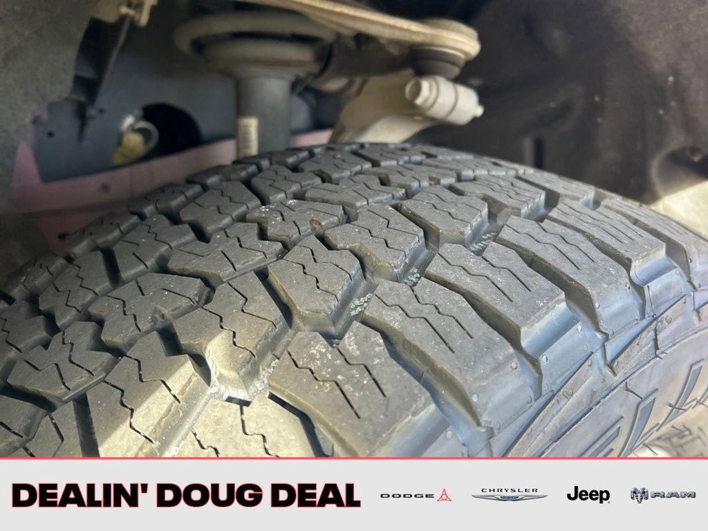 Used 2023 Jeep Grand Cherokee L Laredo image 28