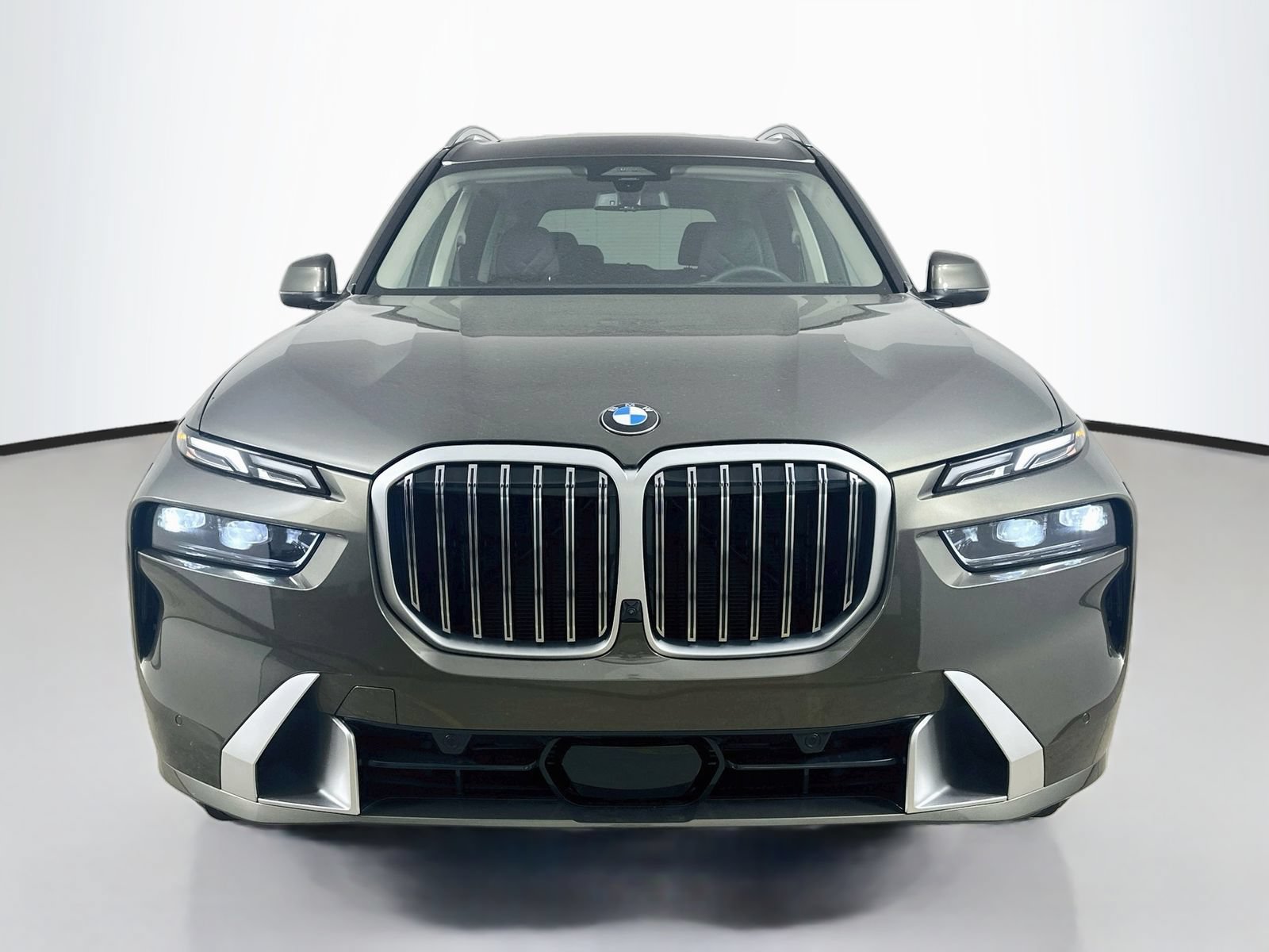 Used 2026 BMW X7 xDrive40i w/ Premium Package AWD/4WD image 2