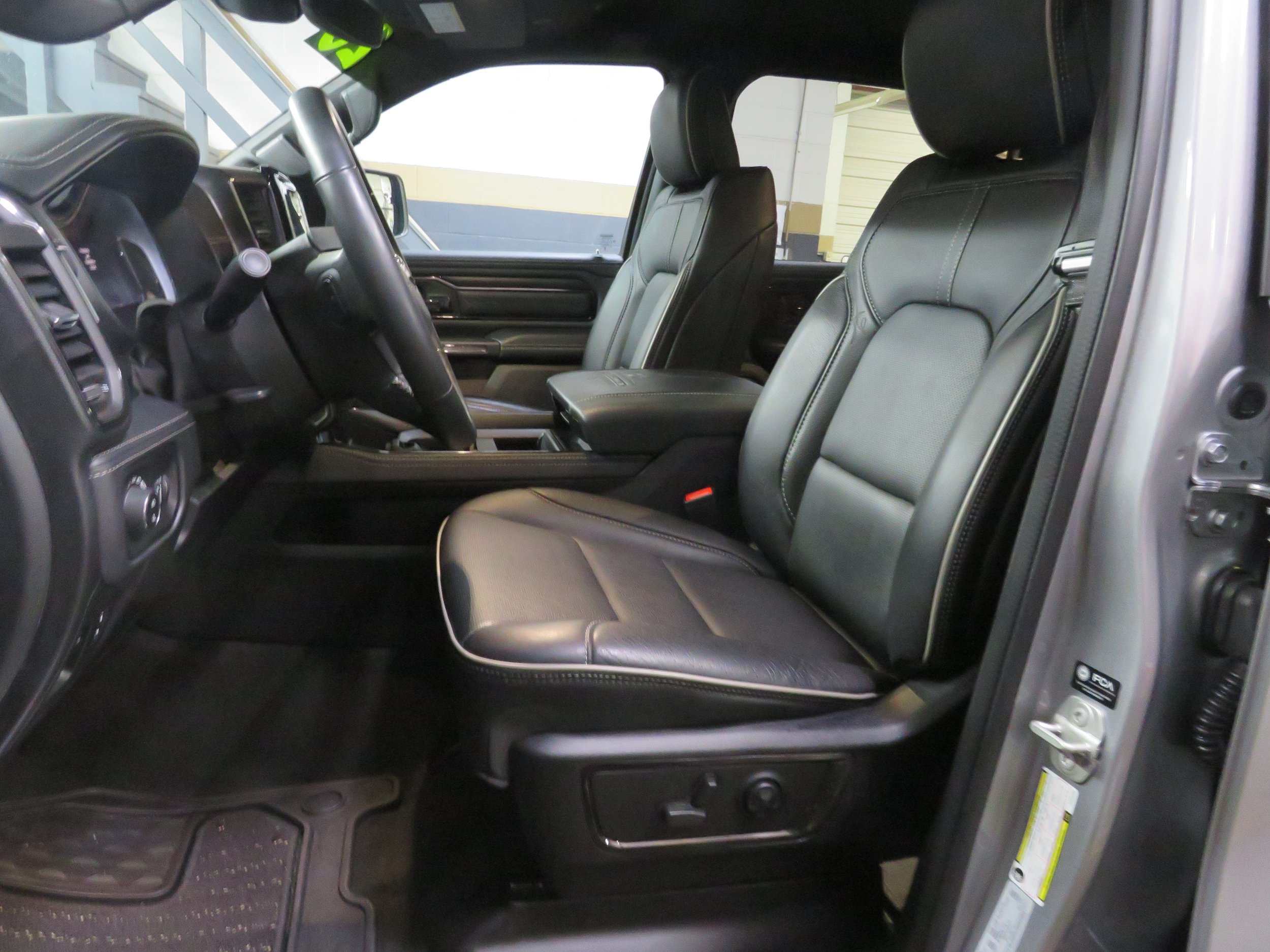 Used 2023 RAM 1500 Limited AWD/4WD image 11