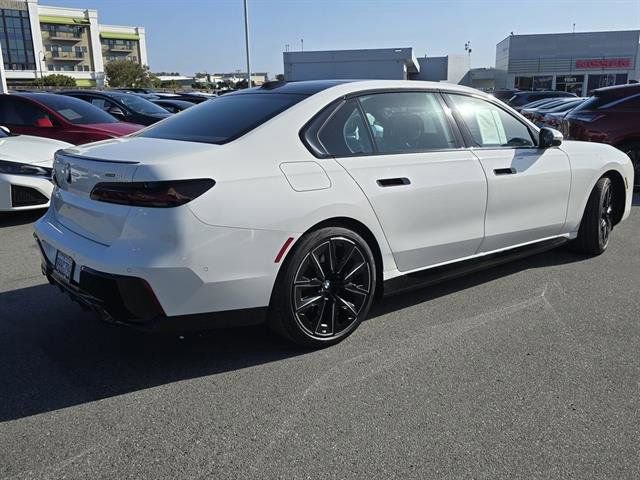 Used 2024 BMW i7 xDrive60 image 2