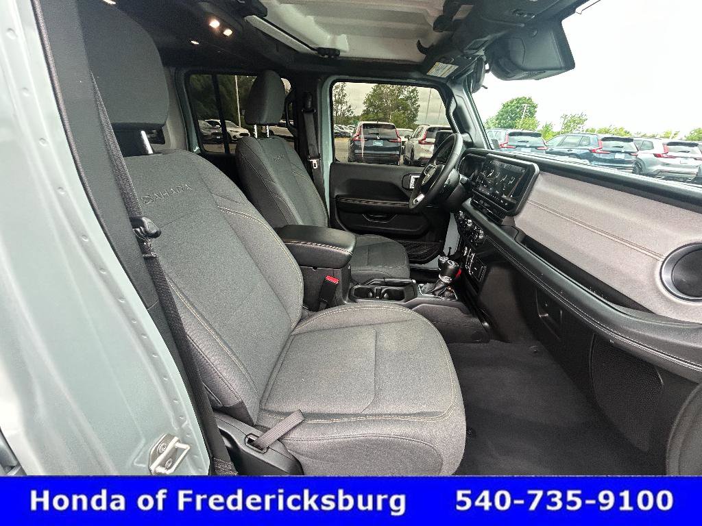 Used 2024 Jeep Wrangler Sahara AWD/4WD image 31