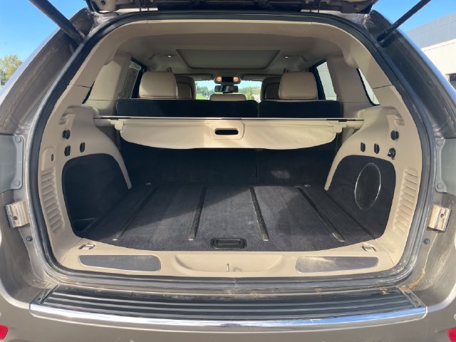 Used 2016 Jeep Grand Cherokee Limited w/ Luxury Group II AWD/4WD image 32