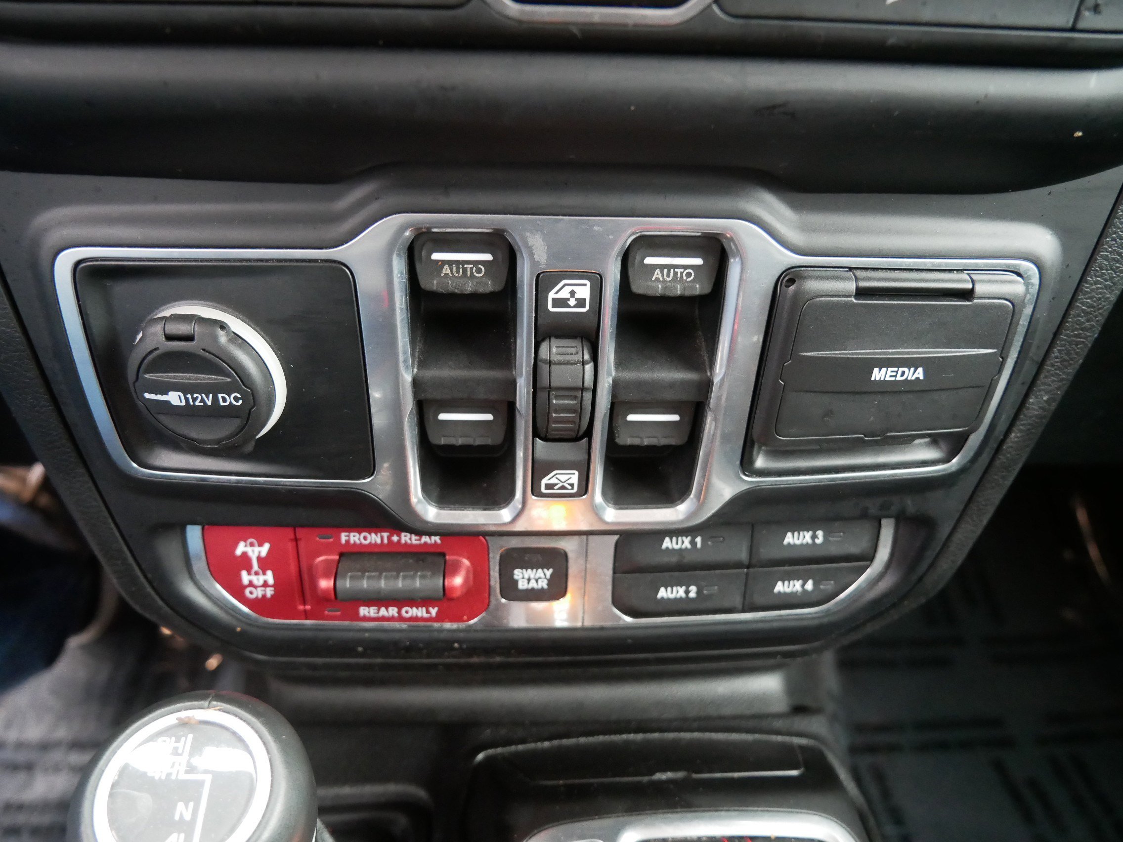 Used 2018 Jeep Wrangler Unlimited Rubicon w/ Cold Weather Group image 30