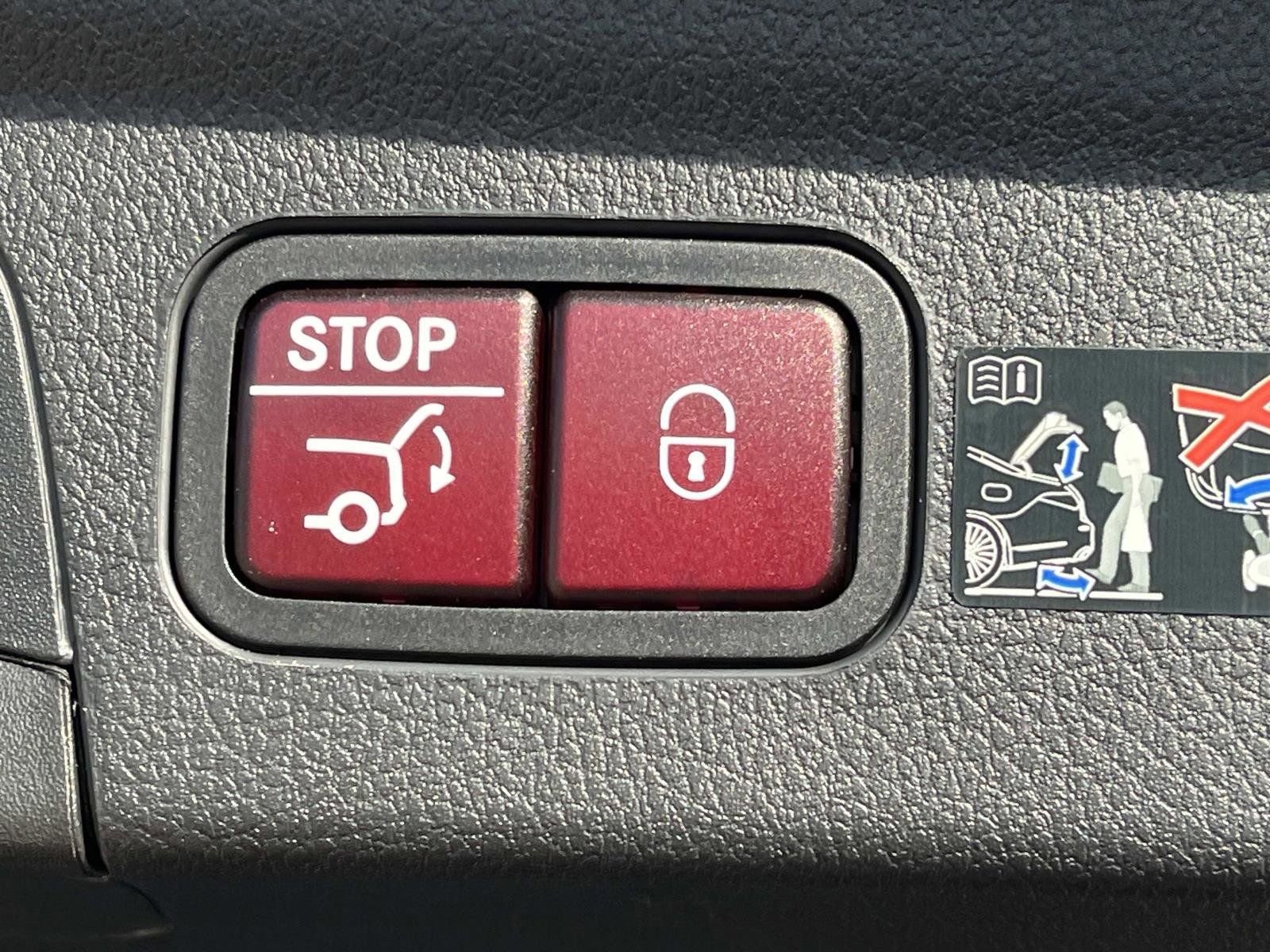 Used 2025 Mercedes-Benz GLE 350 4MATIC image 11