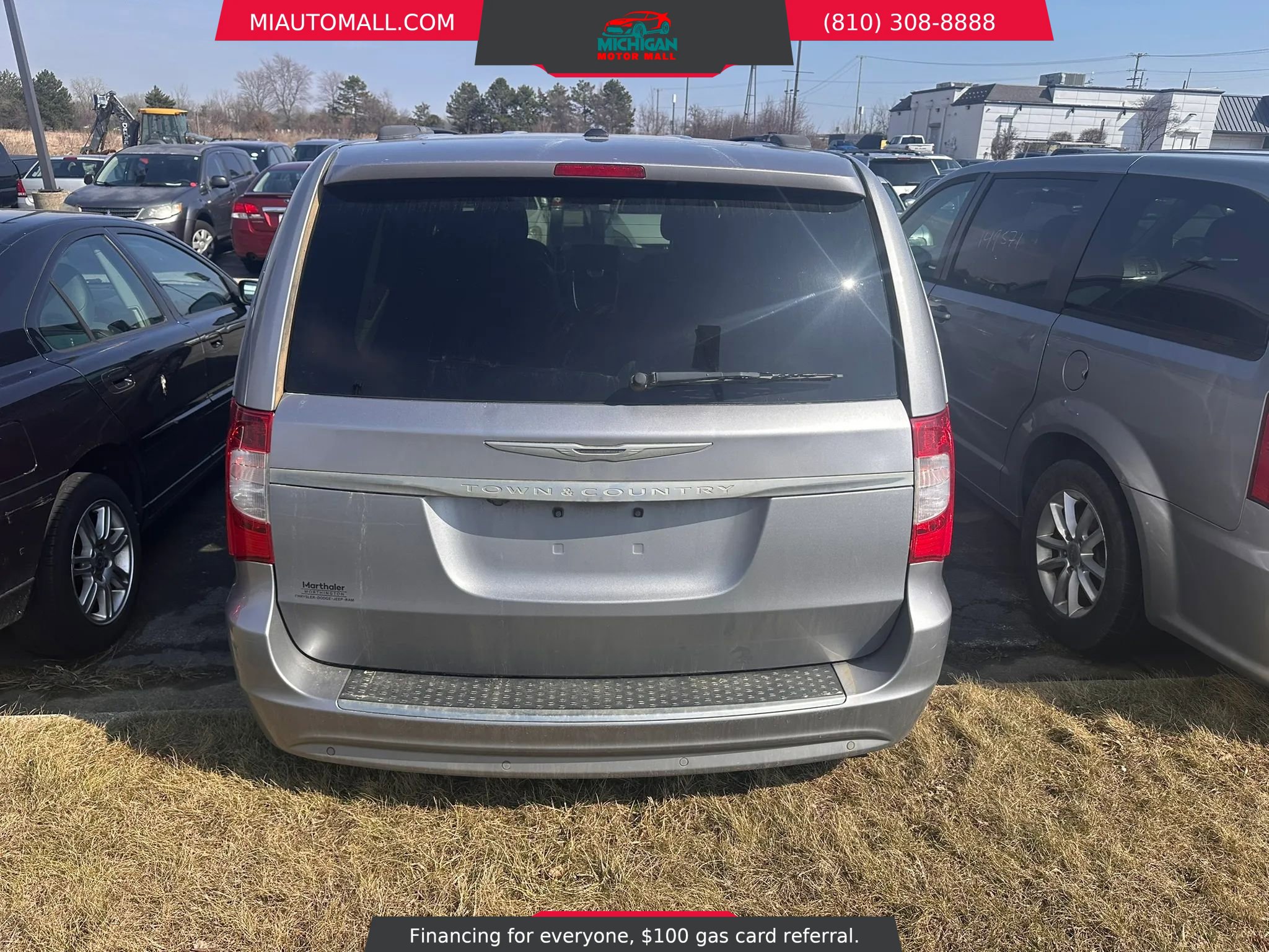 Used 2014 Chrysler Town & Country Touring-L w/ Driver Convenience Group image 4