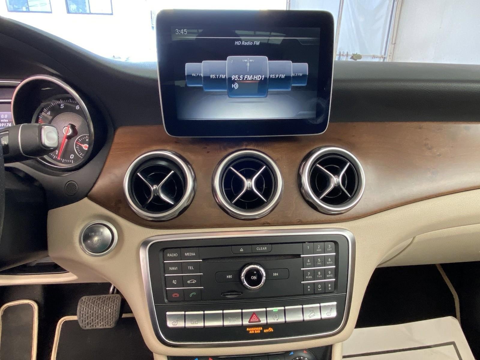 Used 2018 Mercedes-Benz GLA 250 4MATIC image 27