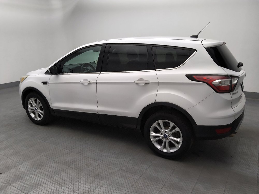 Used 2017 Ford Escape SE FWD image 3