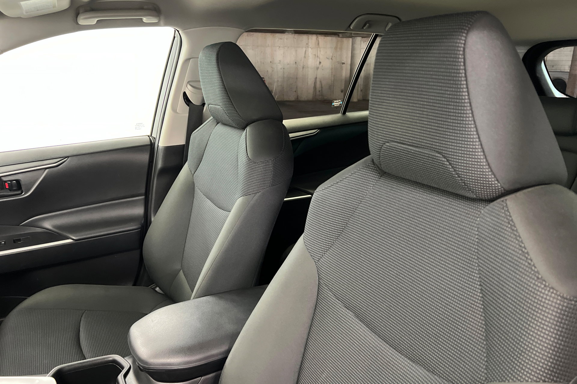 Used 2024 Toyota RAV4 LE image 17