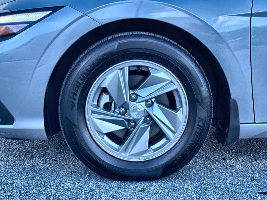 Used 2026 Hyundai Elantra SE FWD image 11