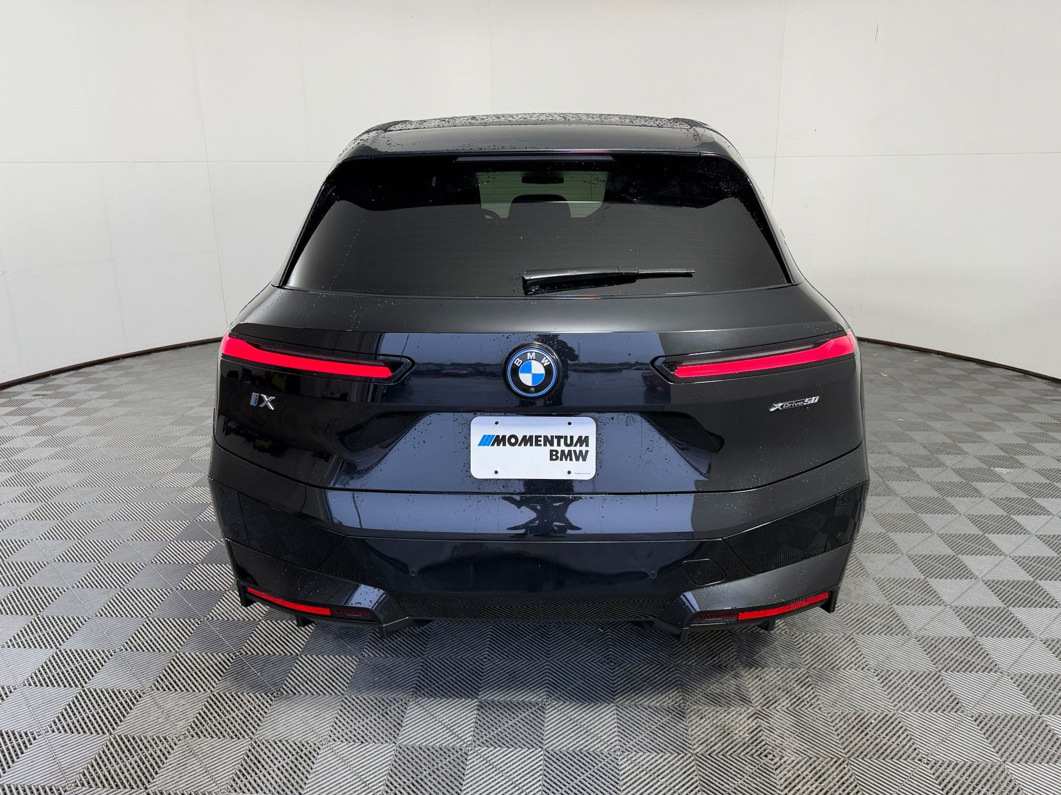 Used 2024 BMW iX xDrive50 w/ Premium Package AWD/4WD image 10