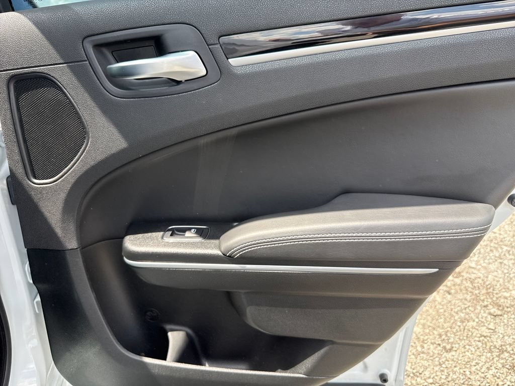 Used 2023 Chrysler 300 S w/ Comfort Group RWD image 47