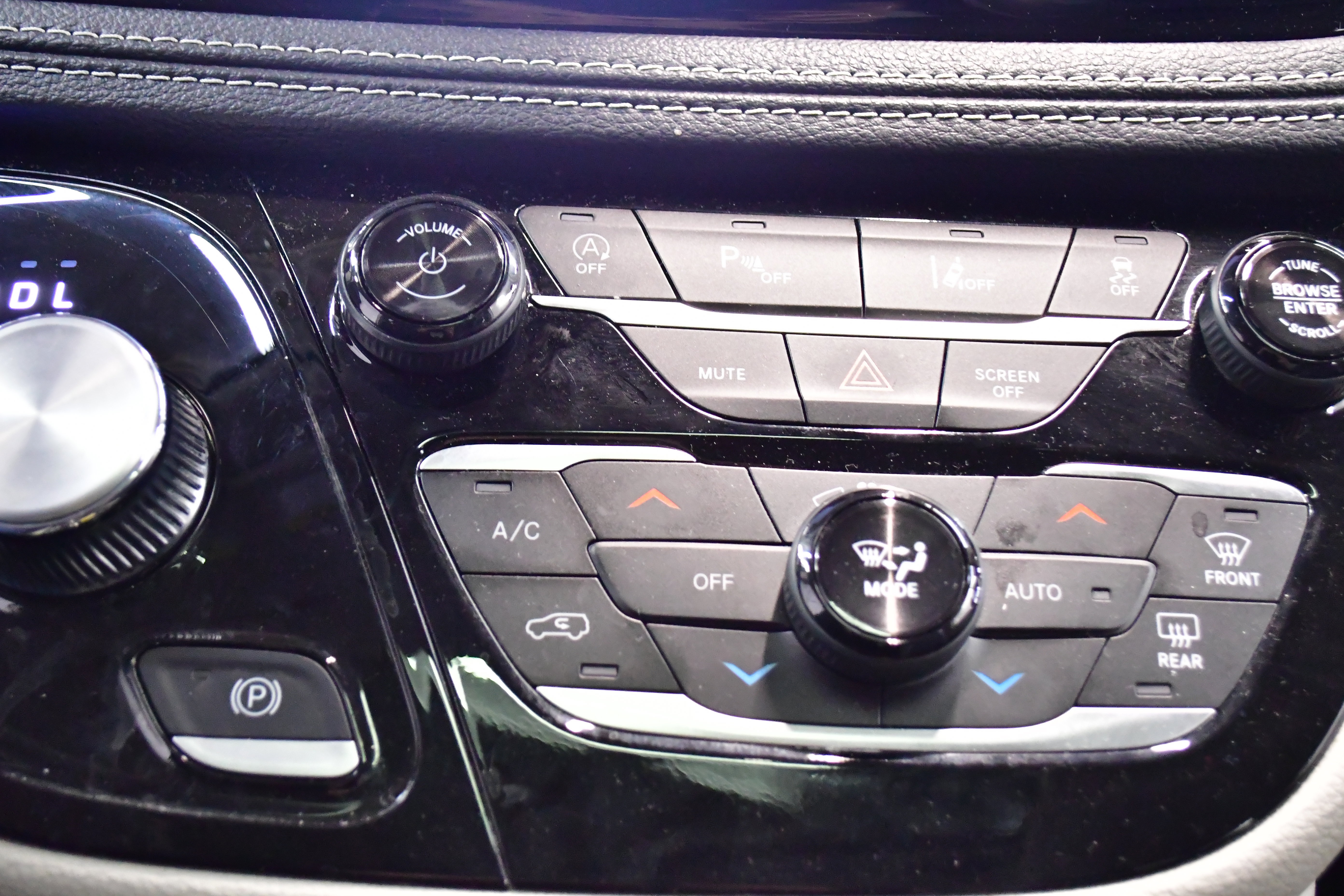 Used 2024 Chrysler Pacifica Limited image 55