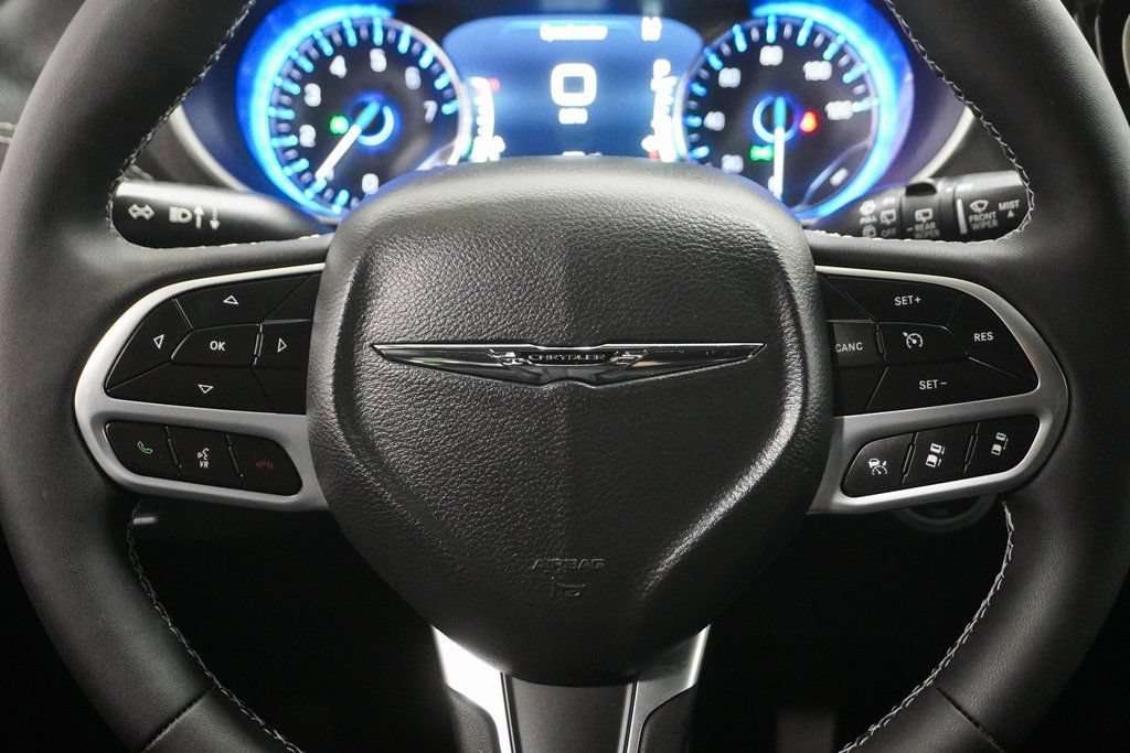 New 2026 Chrysler Pacifica Select FWD image 22