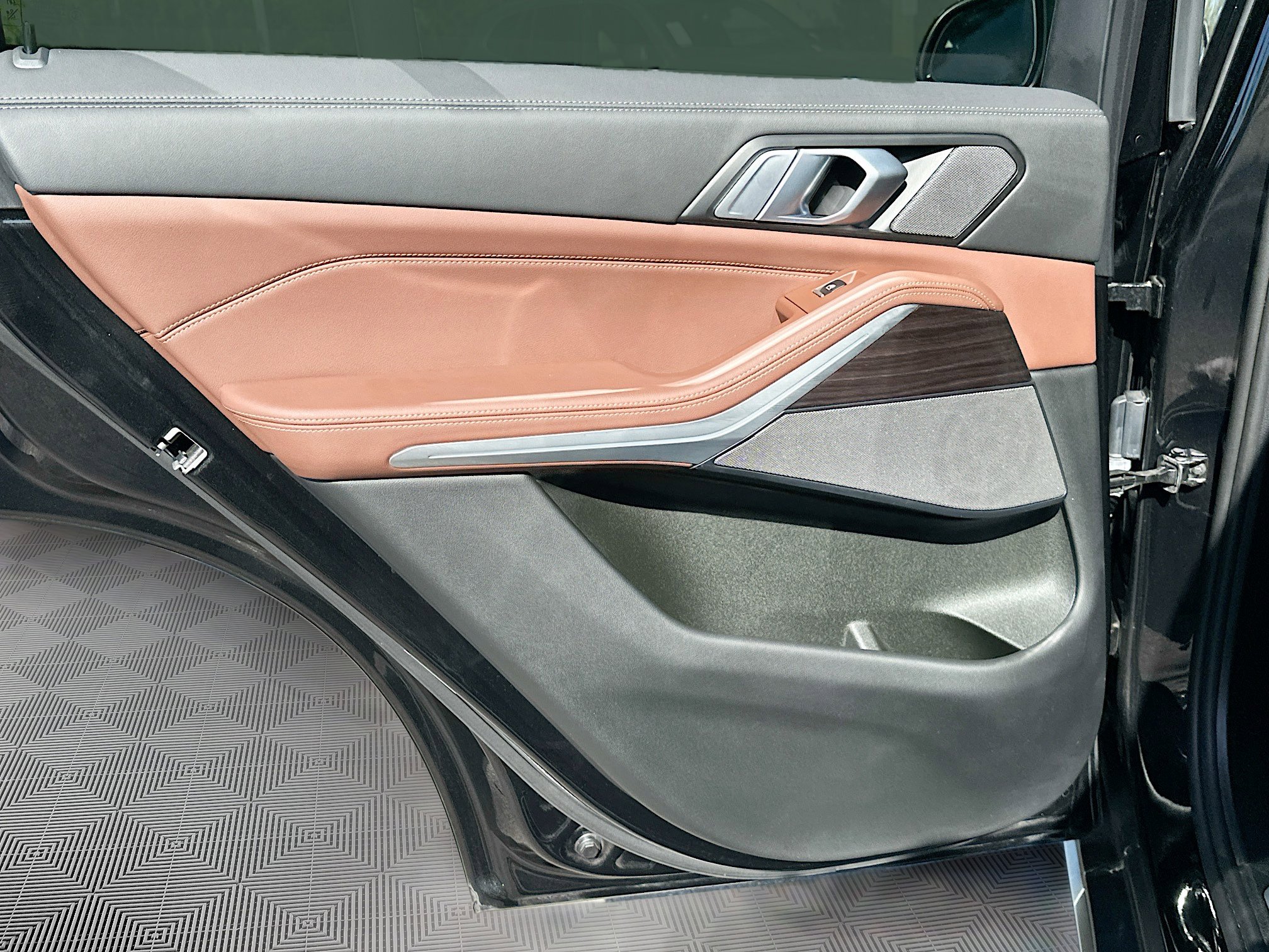 Used 2024 BMW X5 xDrive40i w/ Premium Package image 28