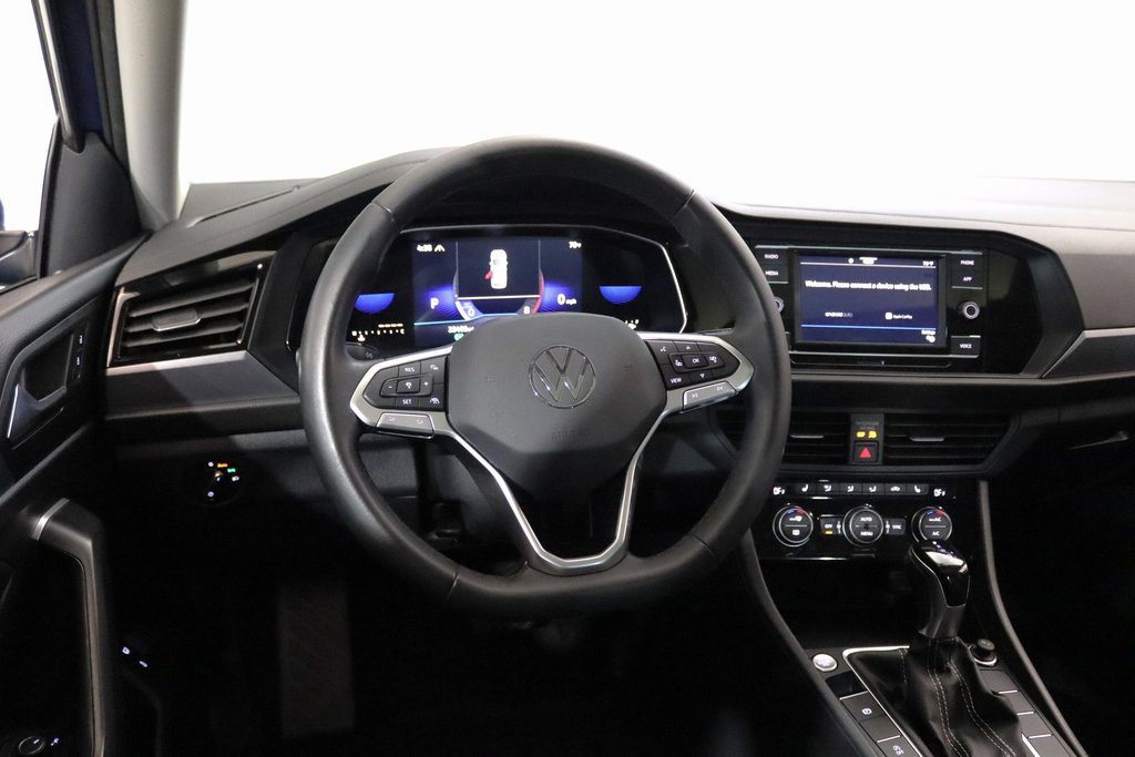 Used 2024 Volkswagen Jetta SE w/ Panoramic Sunroof Package image 11