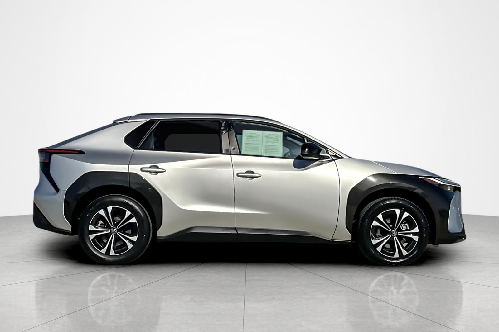 Used 2023 Toyota bZ4X XLE w/ Weather Package image 6