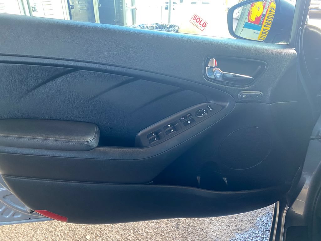 Used 2017 Kia Forte S w/ S Premium Package FWD image 13