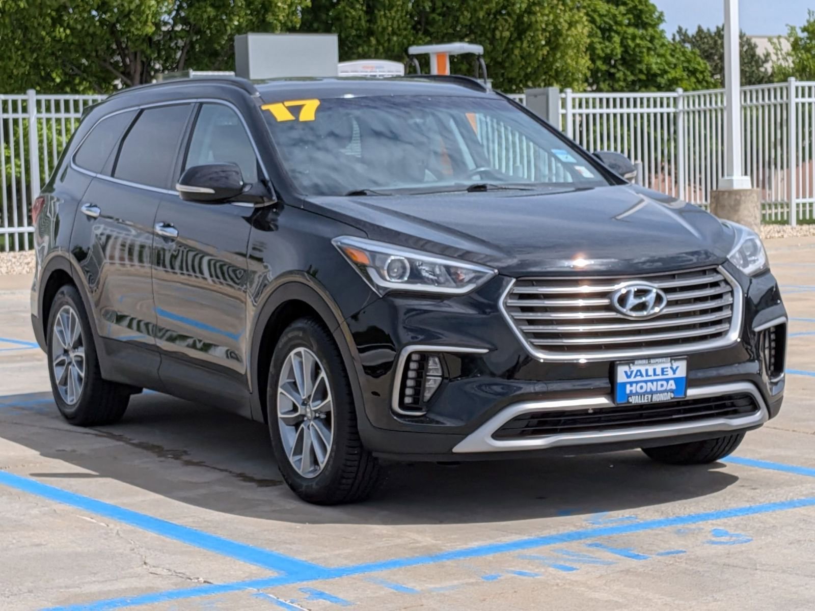 Used 2017 Hyundai Santa Fe Limited AWD/4WD image 4