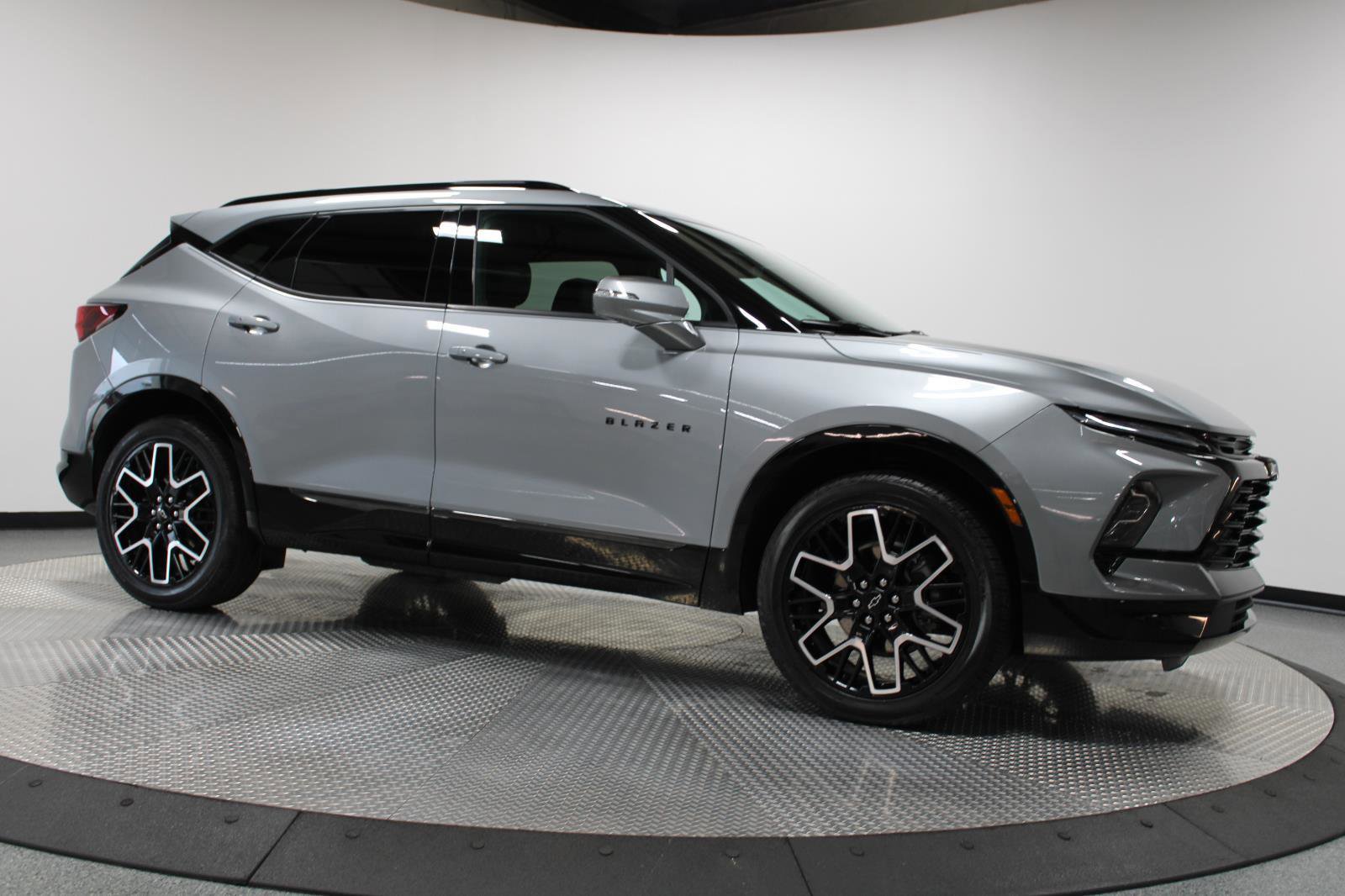 Used 2024 Chevrolet Blazer RS w/ Driver Confidence II Package FWD image 17