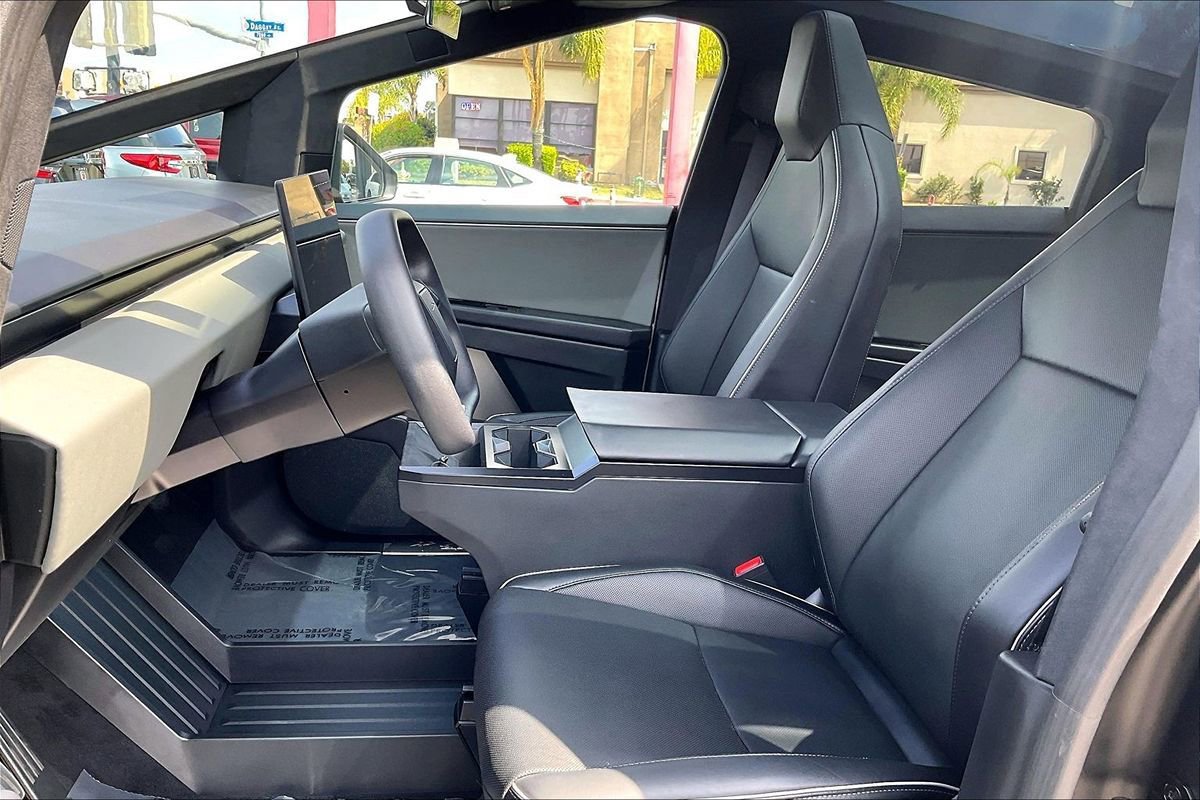 Used 2025 Tesla Cybertruck AWD Crew Cab image 27