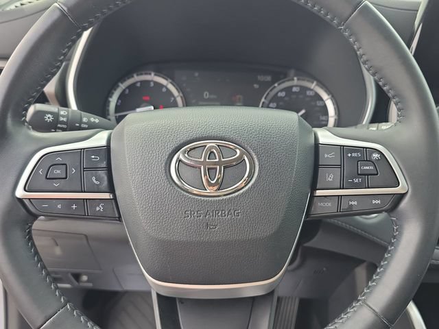 Used 2022 Toyota Highlander XLE AWD/4WD image 21